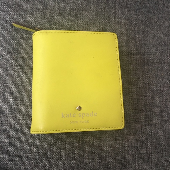 Yellow Kate spade mini wallet - Picture 1 of 3